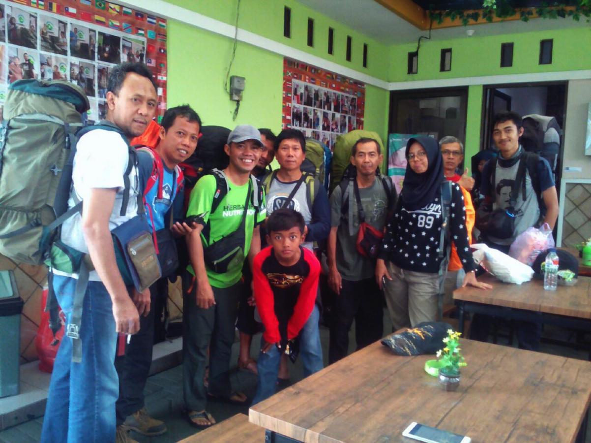 Pondok Backpacker Malang Extérieur photo